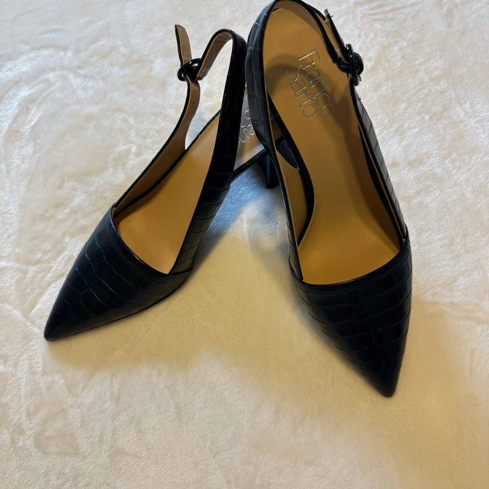 Franco Sarto Navy Blue Croc-Pattern Heels Sz 8 1/2 Navy.